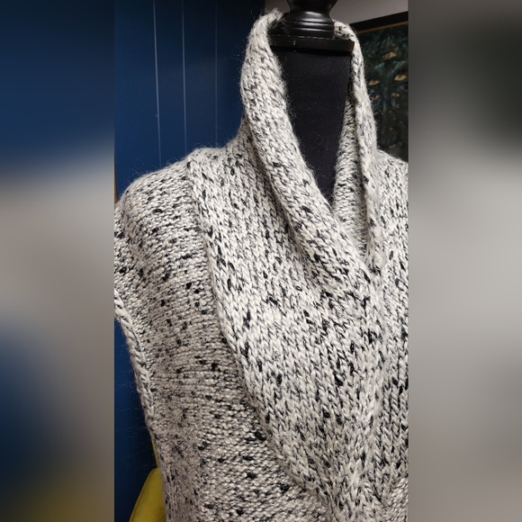 Ann Taylor LOFT Very Soft Sweater Vest Size L - Picture 4 of 9